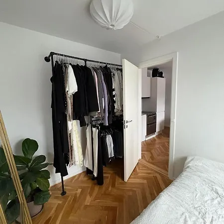 Apartment Stunning By The Lakes *